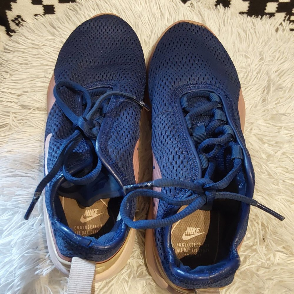 Nike - Picture 2 of 5